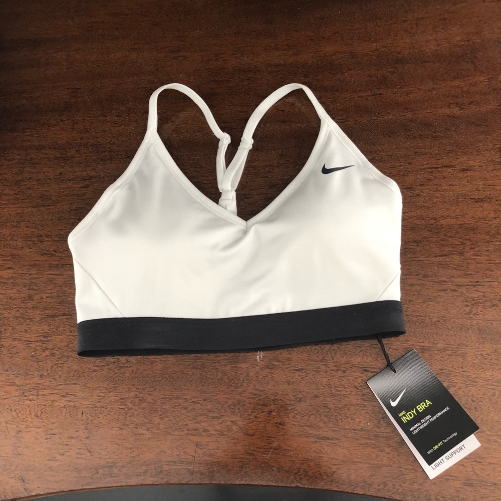 Nike women’s DRY-FIT Indy sports Bra light support V-neck. Size M brand NEW